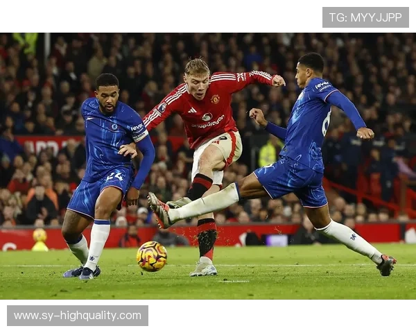 曼联防线失误频繁引发争议，近期关键战表现波动局面变化